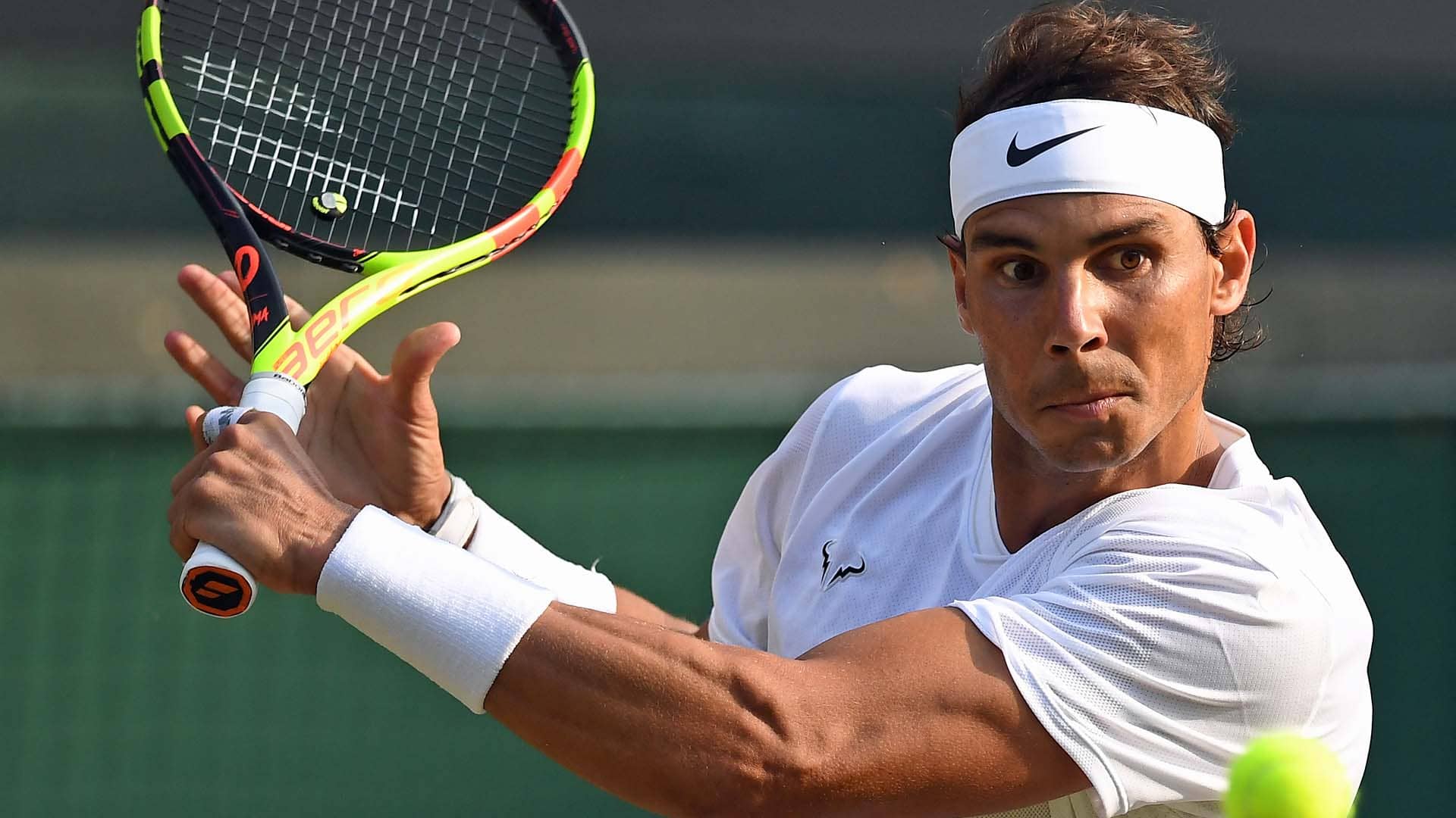 Rafael Nadal là một vận động viên quần vợt chuyên nghiệp người Tây Ban Nha