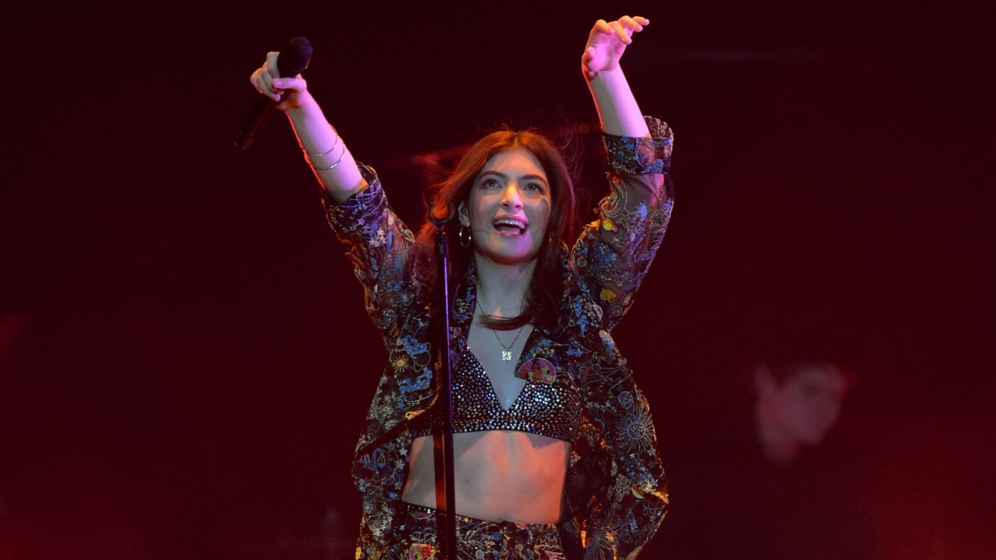 Lorde hoạt động âm nhạc trở lại với album Solar Power