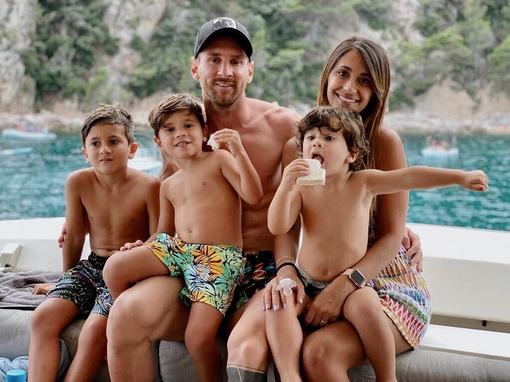 Messi và gia đình sẽ chuyển tới Paris