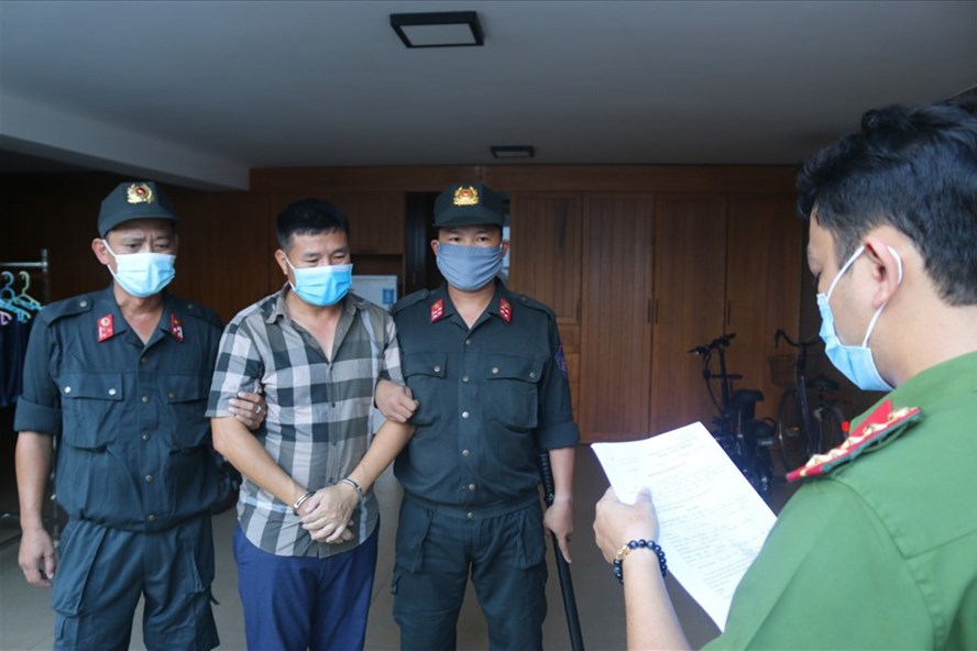 Cơ quan An ninh điều tra Công an tỉnh Quảng Trị thi hành lệnh khám xét nơi ở và nơi làm việc của Tạ Việt Hùng